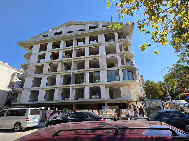 BESTEKAR SOKAK'TA SATILIK DAİRE