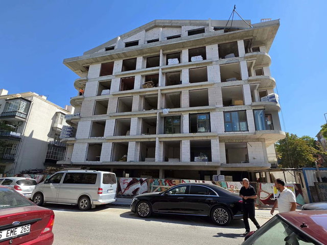 BESTEKAR SOKAK'TA SATILIK DAİRE