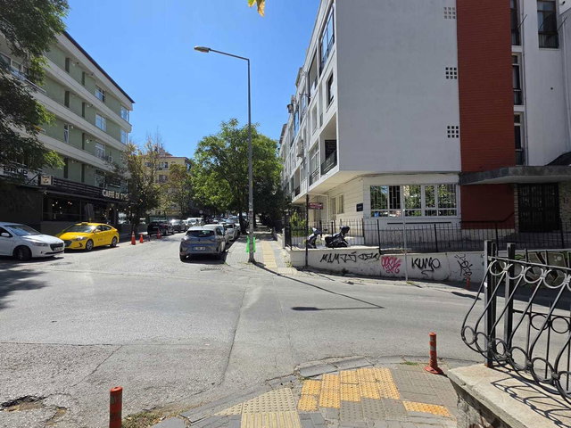 BESTEKAR SOKAK'TA SATILIK DAİRE