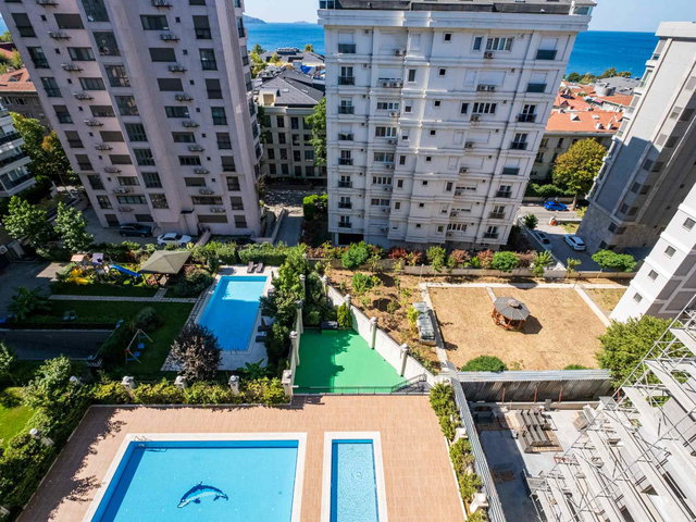 BAĞDAT CADDESİ SAHİL KISMINDA DENİZ MANZARALI HAVUZLU 3+1
