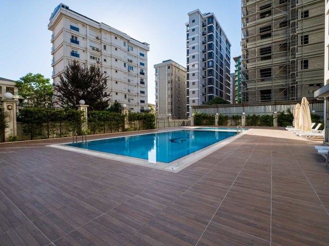 BAĞDAT CADDESİ SAHİL KISMINDA DENİZ MANZARALI HAVUZLU 3+1