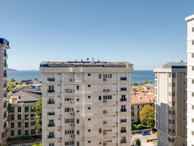 BAĞDAT CADDESİ SAHİL KISMINDA DENİZ MANZARALI HAVUZLU 3+1