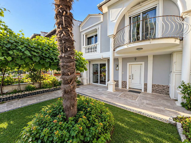 KASTEL TATIL KÖYÜ SİTESİNDE  4+2 DENİZ MANZARALI KIRALIK VILLA