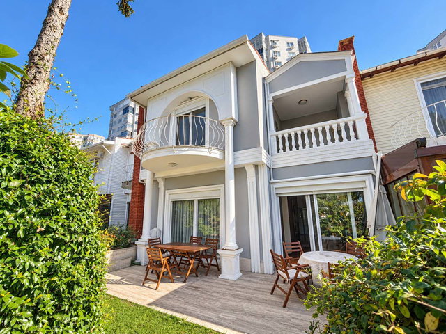KASTEL TATIL KÖYÜ SİTESİNDE  4+2 DENİZ MANZARALI KIRALIK VILLA