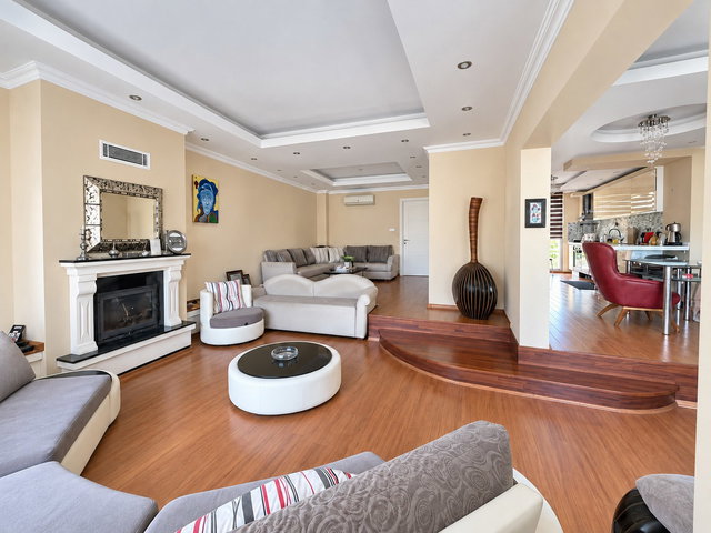 KASTEL TATIL KÖYÜ SİTESİNDE  4+2 DENİZ MANZARALI KIRALIK VILLA