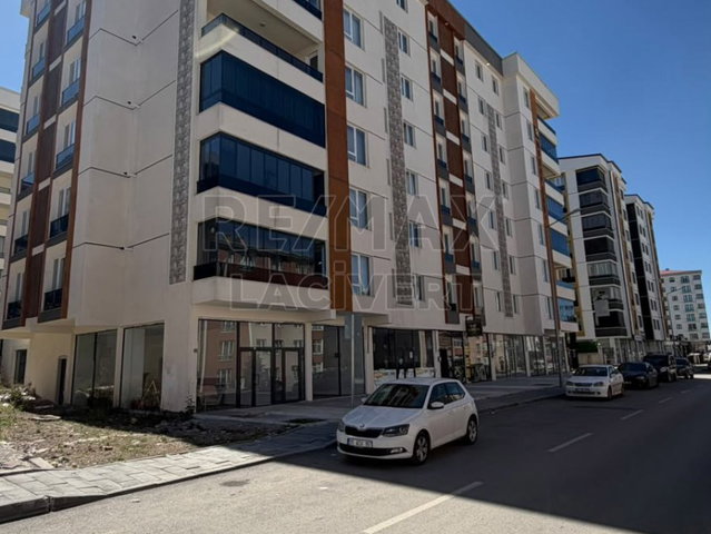 RE/MAX LACİVERT'TEN YILDIZKENT'TE SATILIK 4+1 DAİRE