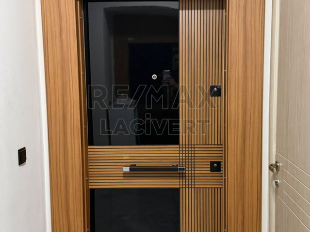RE/MAX LACİVERT'TEN YILDIZKENT'TE SATILIK 4+1 DAİRE