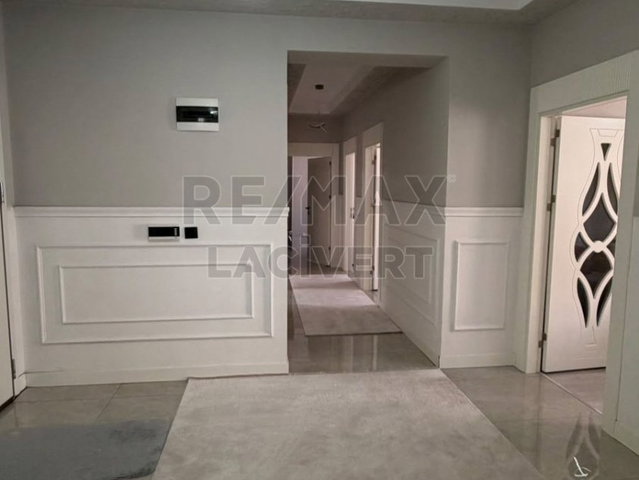 RE/MAX LACİVERT'TEN YILDIZKENT'TE SATILIK 4+1 DAİRE