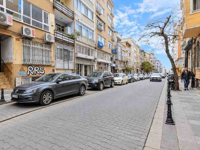 KADIKÖY RIHTIM DENİZE YÜRÜME MESAFESİNDE 120 M² 3+1 SATILIK DAİRE.