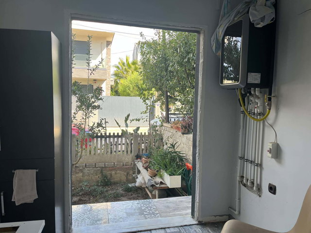 URLA ÇAMLIÇAY’DA 2+1, BALKONLU, DOĞALGAZ KOMBİLİ SATILIK DAİRE