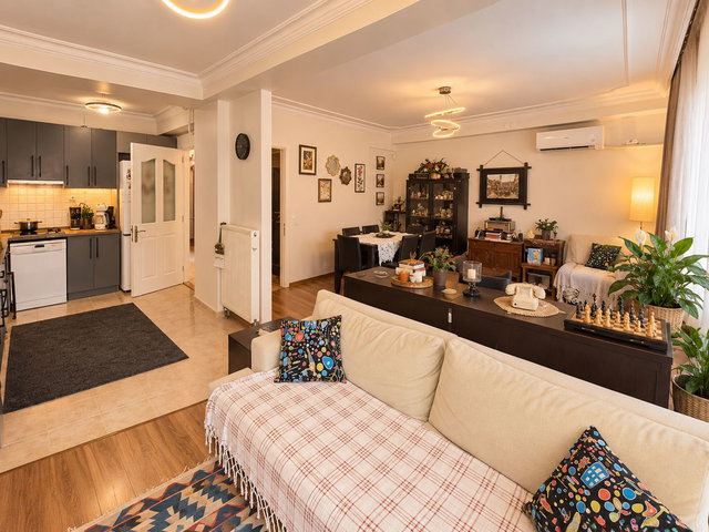 KARŞIYAKA SAHİLİNİN YANI BAŞINDA SATILIK 3+1 FIRSAT DAİRE