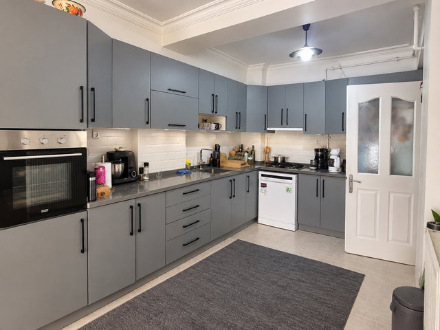 KARŞIYAKA SAHİLİNİN YANI BAŞINDA SATILIK 3+1 FIRSAT DAİRE