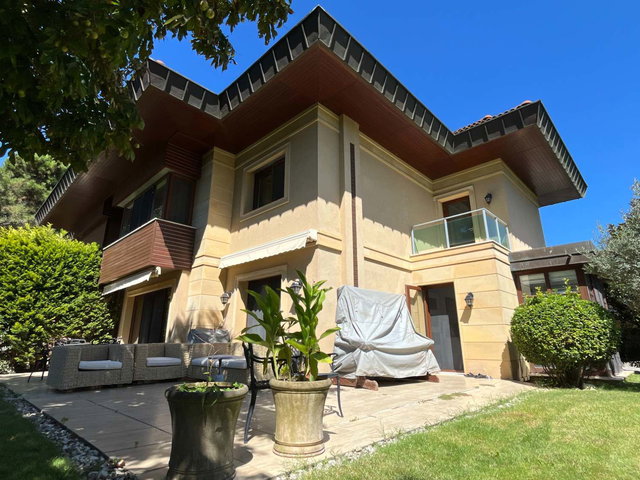 REMAX OYA DOĞAN ÇEKMEKÖY TERRA PORTIA 5+2 KİRALIK VİLLA