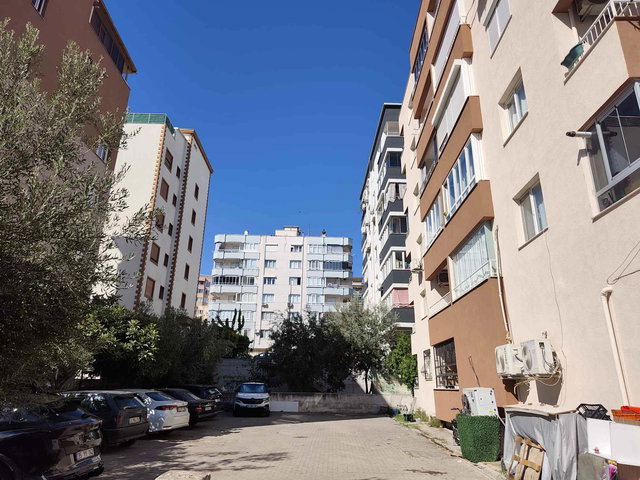 ALİAĞA MERKEZDE OTOPARKLI, ÇİFT BALKONLU GENİŞ  KİRALIK 3+1 DAİRE
