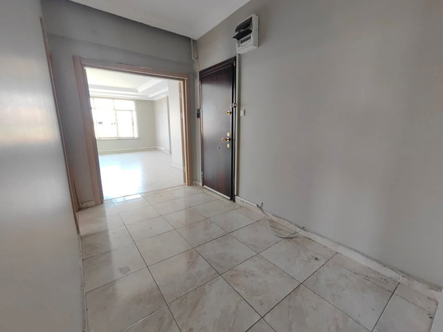 BAKIRKÖY KARTALTEPE’DE  3+1 | BALKONLU | BOŞ KİRALIK DAİRE