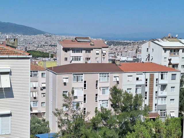 İZMIR BUCA'DA D.GAZLI,KAPALI MUTFAK SATILIK 2+1 DAIRE