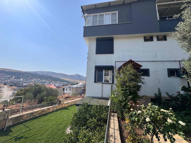 FOÇA M.K. ATATÜRK MAH’DE 2018 YAPIMI 4+2, 210 M², ÇİFT MUTFAKLI 3 KATLI VİLLA