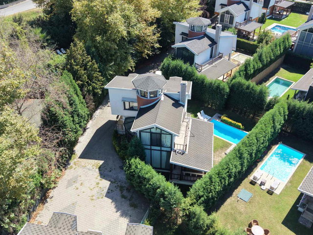 KIRKPINAR'DA MÜSTAKIL TADINDA HAVUZLU  VILLA 480M² ARSA PAYI