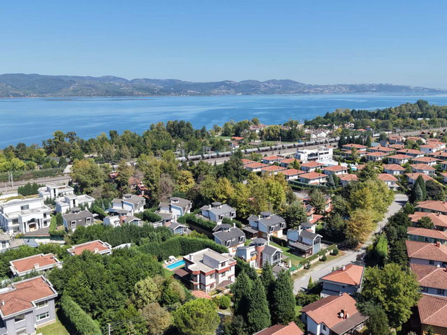 KIRKPINAR'DA MÜSTAKIL TADINDA HAVUZLU  VILLA 480M² ARSA PAYI