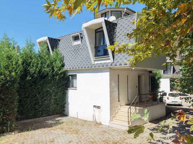 KIRKPINAR'DA MÜSTAKIL TADINDA HAVUZLU  VILLA 480M² ARSA PAYI