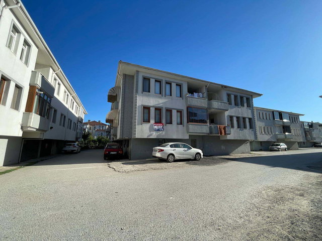 REMAX MAVİ'DEN SERDİVAN VATAN'DA GARAJLI SİTE İÇİ 3+1 DAİRE