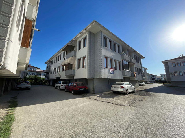 REMAX MAVİ'DEN SERDİVAN VATAN'DA GARAJLI SİTE İÇİ 3+1 DAİRE