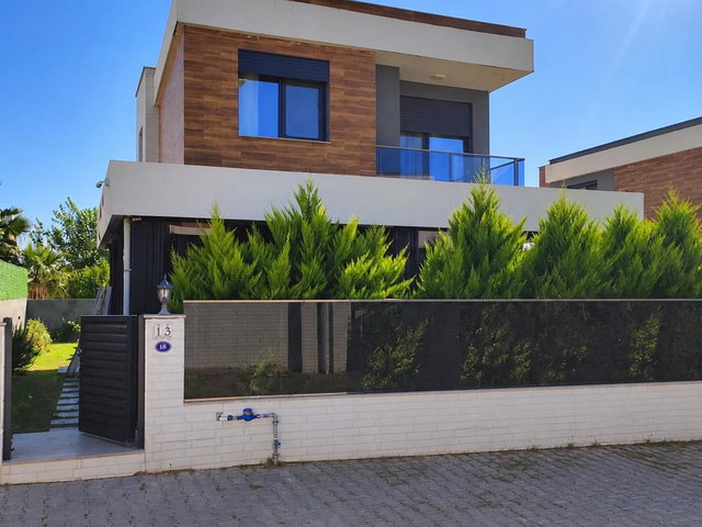 ÇEŞME ILDIR LOVİNG VİLLAGE’DA/DENİZE 300 METRE/3+1 TAM MÜSTAKIL/HAVUZLU VILLA
