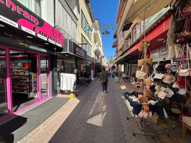 REMAX KANYON'DAN MERKEZDE ARA KAT 2+1 DAIRE.