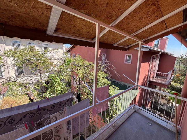 UĞUR MUMCU’DA GÜVEN BAŞARI SİTESİ’NDE 3+1 MÜSTAKİL EV | 180 M² BRÜT | BOŞ & KREDİYE UYGUN