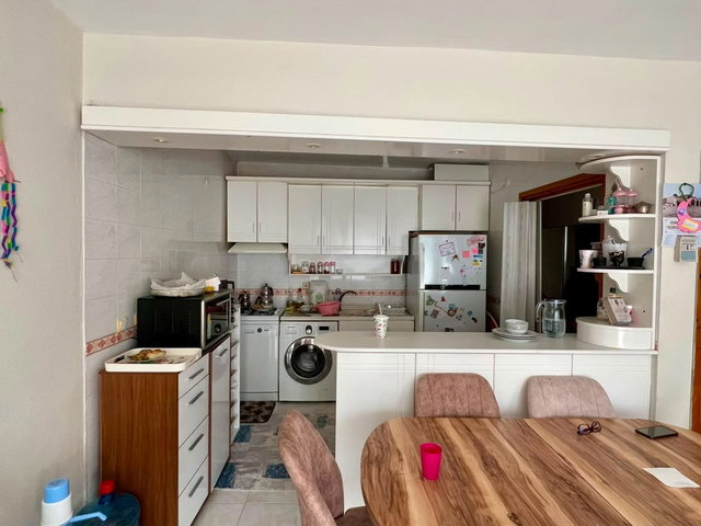 ÇEŞME'NIN EN GÖZDE MAHALLESI MUSALLA'DA DOĞALGAZI KAPIDA 2+1 BAKIMLI DAIRE