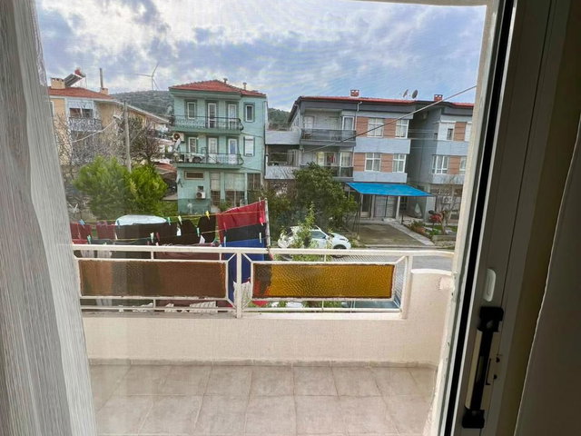 ÇEŞME'NIN EN GÖZDE MAHALLESI MUSALLA'DA DOĞALGAZI KAPIDA 2+1 BAKIMLI DAIRE