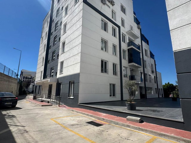 VADİ İZMİT SİTESİ’NDE 2+1 BALKONLU ARA KAT DAİRE
