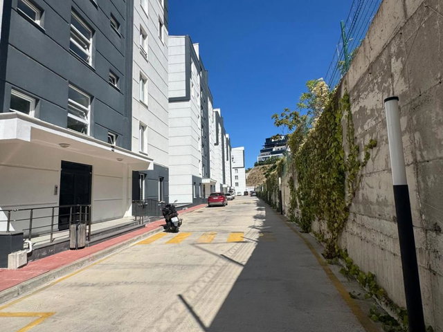 VADİ İZMİT SİTESİ’NDE 2+1 BALKONLU ARA KAT DAİRE