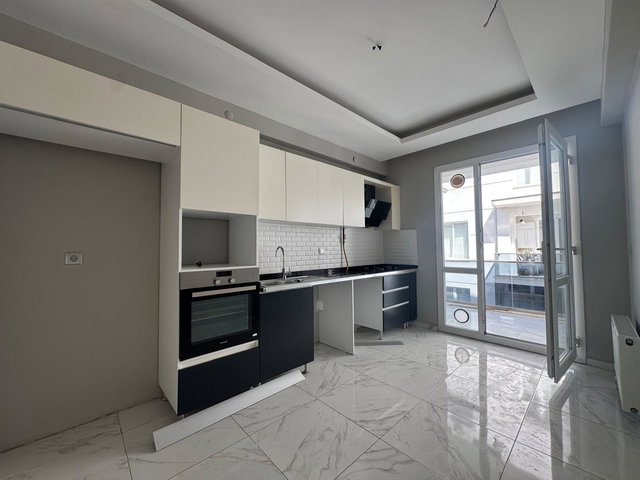 VADİ İZMİT SİTESİ’NDE 2+1 BALKONLU ARA KAT DAİRE