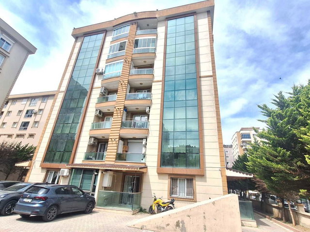 BUCA YILDIZ METRO DURAĞI YANINDA SİTE İÇİ SATILIK 2+1 DAİRE