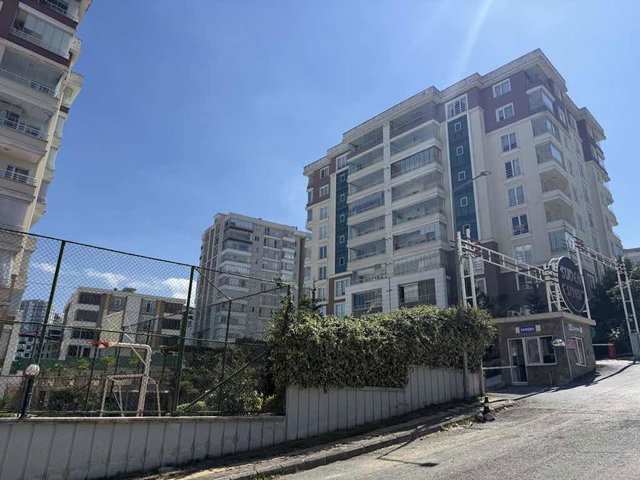 HAVUZLU GÜVENLİKLİ NEZİH SİTEDE GENİŞ SATILIK 3+1