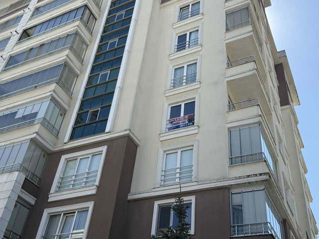 HAVUZLU GÜVENLİKLİ NEZİH SİTEDE GENİŞ SATILIK 3+1