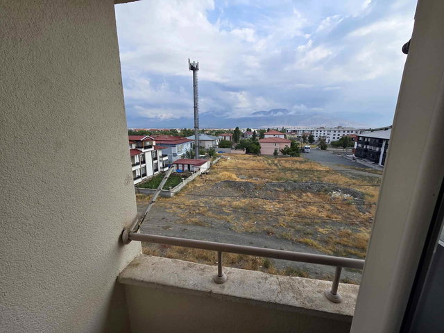 REMAX DEM'DEN TAKASA AÇIK KAVAKYOLU 1.ETAP TOKİ 2+1 SATILK DAİRE