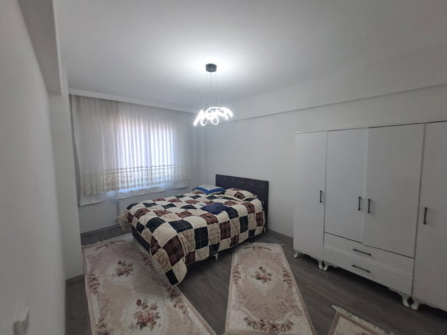 92 HELVACI’DA FULL EŞYALI, EBEVEYN BANYOLU 2+1 KİRALIK DAİRE