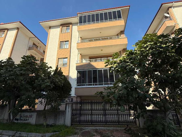 SERDİVAN BEŞKÖPRÜ FENERLİ SOKAK 3+1  KAPALI OTOPARKLI KİRALIK DAİRE