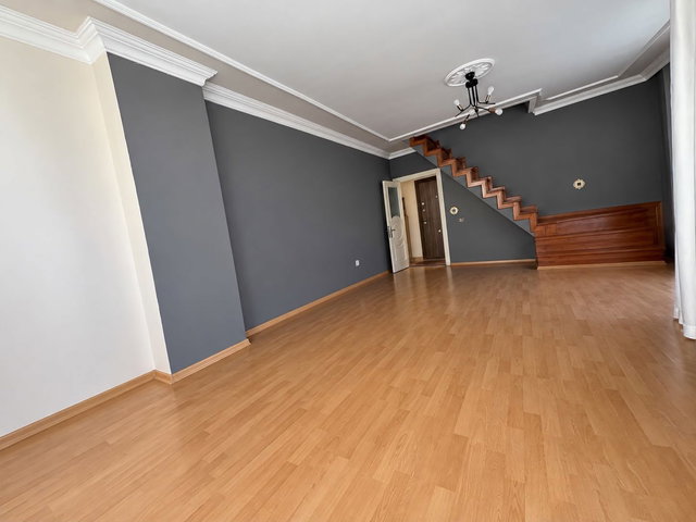 ÇEKMEKÖY AYDINLAR MAHALLESI 4+2 TERAS DUBLEKS