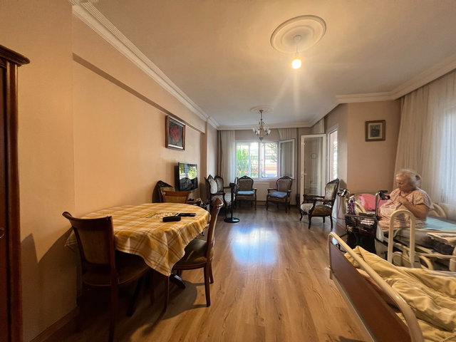 UĞURMUMCU 3+1 BÜYÜK TİP MERKEZİ KONUM SATILIK DAİRE