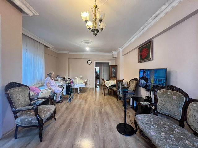 UĞURMUMCU 3+1 BÜYÜK TİP MERKEZİ KONUM SATILIK DAİRE