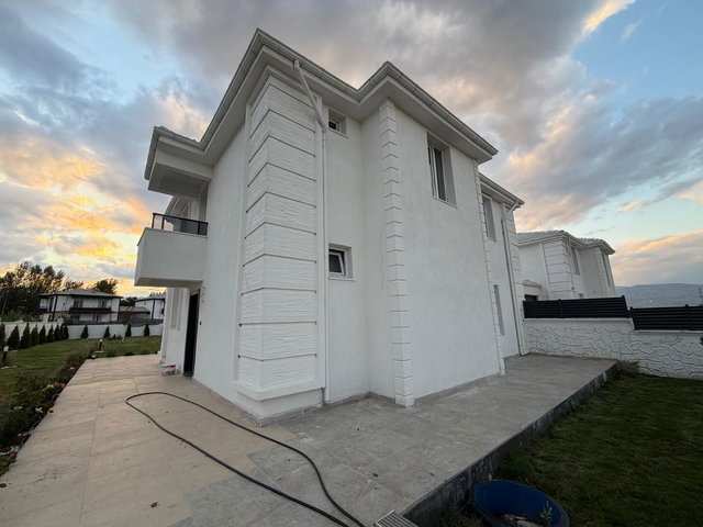 REMAX DEM'DEN GÖLPINAR'DA SATILIK HAVUZLU VİLLA