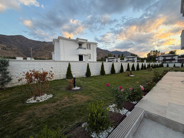 REMAX DEM'DEN GÖLPINAR'DA SATILIK HAVUZLU VİLLA
