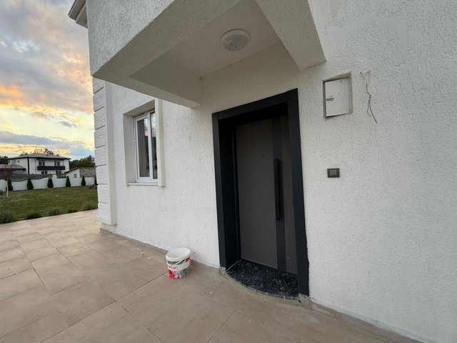 REMAX DEM'DEN GÖLPINAR'DA SATILIK HAVUZLU VİLLA