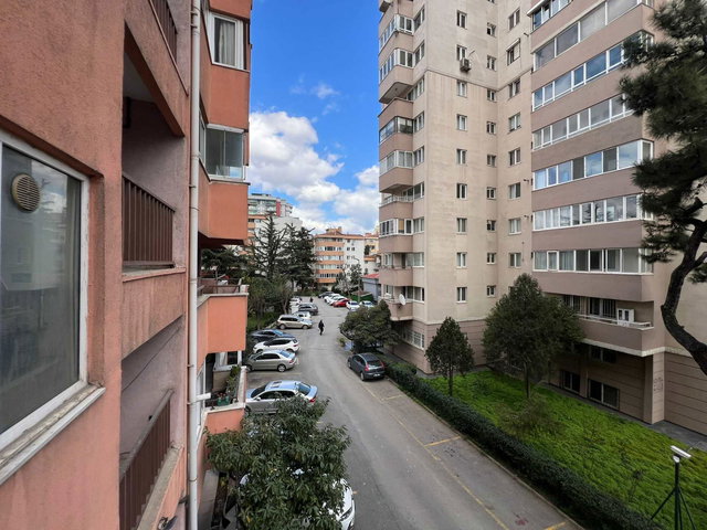 KOZYATAĞI İNÖNÜ CADDESİ SÜMKO SİTESİNDE 3+1 SATILIK DAİRE