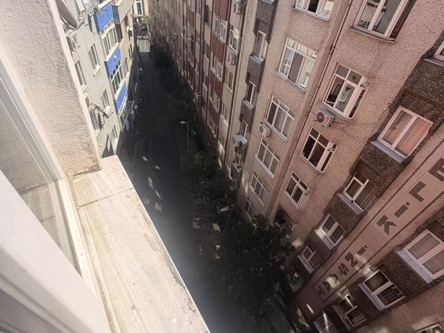 ŞİŞLİ FULYA’DA  BALKONLU 2+1 | 5. KAT | BOŞ & EŞYASIZ TAŞINMAYA HAZIR DAİRE