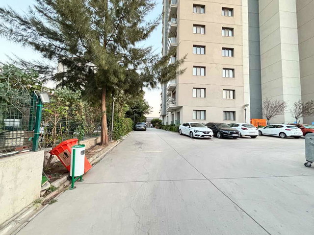 ÇİĞLİ UĞUR MUMCU’DA MARKA 333 SİTESİNDE 13. KAT 1+1 , VRV ISITMALI KİRALIK DAİRE