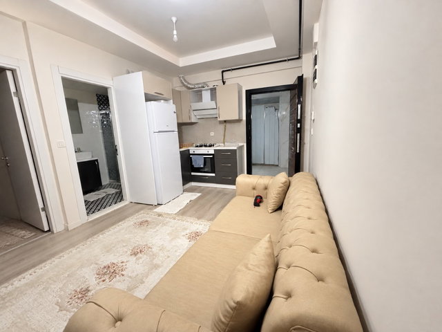 ÇİĞLİ BALATÇIK’TA 2024 YAPIMI, EŞYALI 1+1 KİRALIK DAİRE | BALKONLU, KOMBİLİ